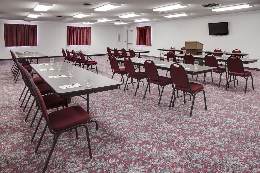 Super 8 By Wyndham Manhattan Ks Экстерьер фото