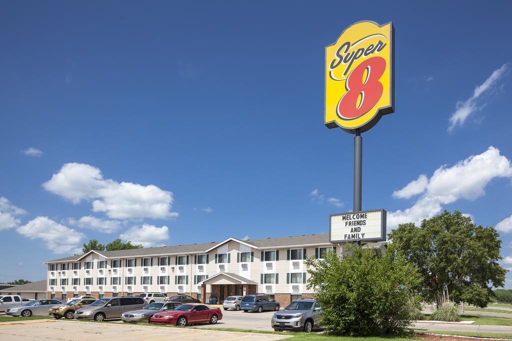 Super 8 By Wyndham Manhattan Ks Экстерьер фото