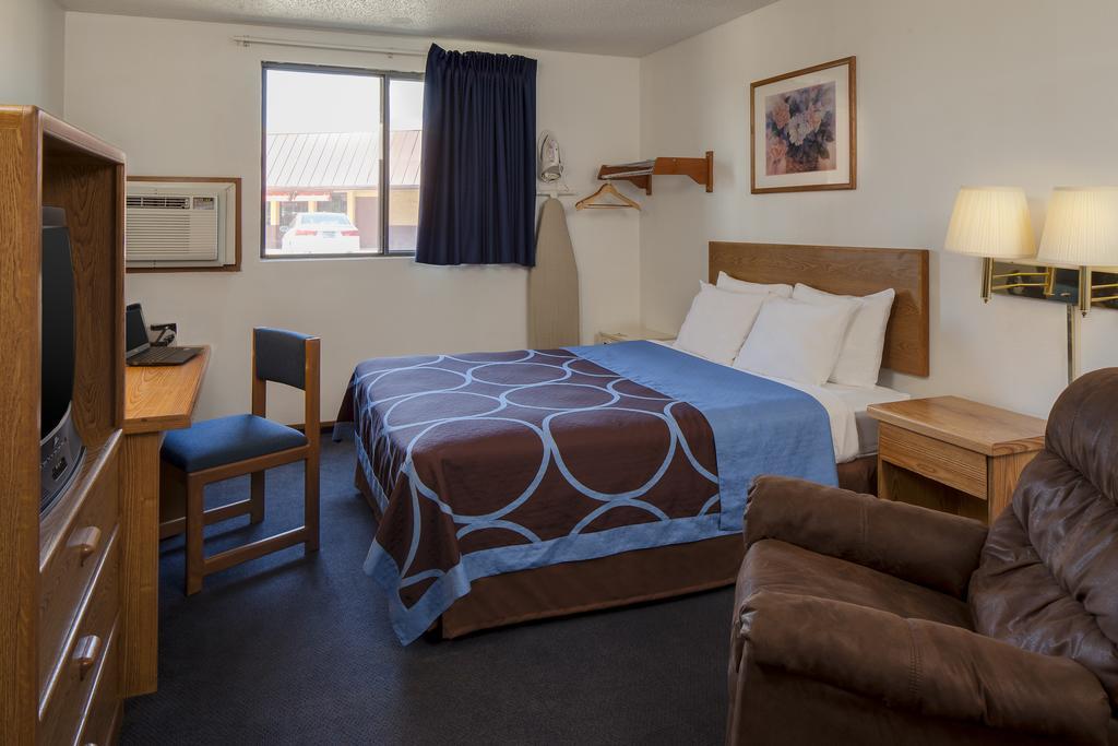 Super 8 By Wyndham Manhattan Ks Экстерьер фото