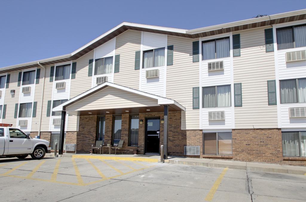 Super 8 By Wyndham Manhattan Ks Экстерьер фото
